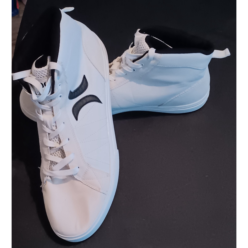 White and Black Hurley high tops - Picture 2 of 4